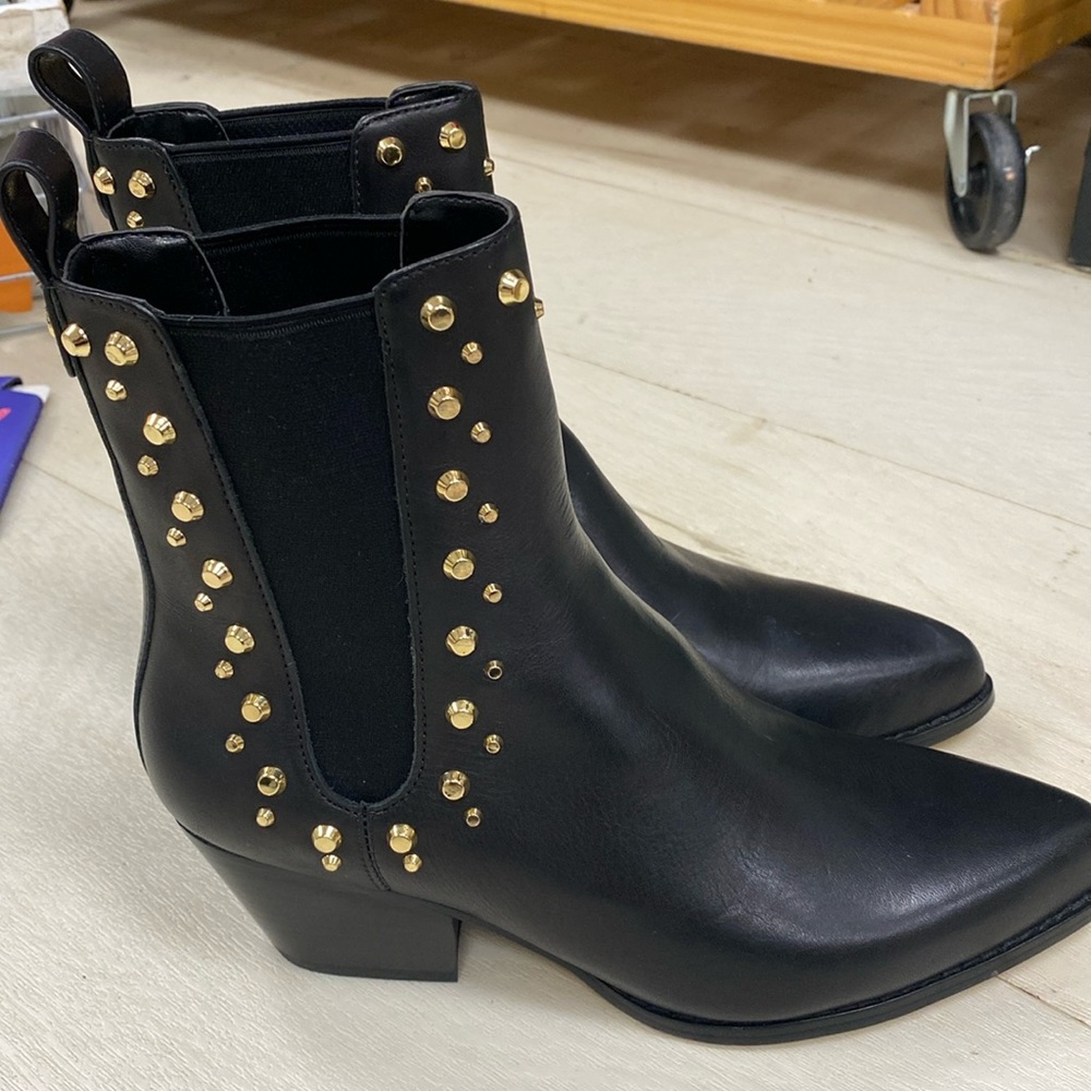MICHAEL Michael Kors Kinlee 50MM Studded Leather Ankle Booties Size 8 Gold Studs